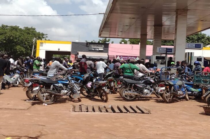 Quand des services s'adaptent à la pénurie de carburant à Bamako
