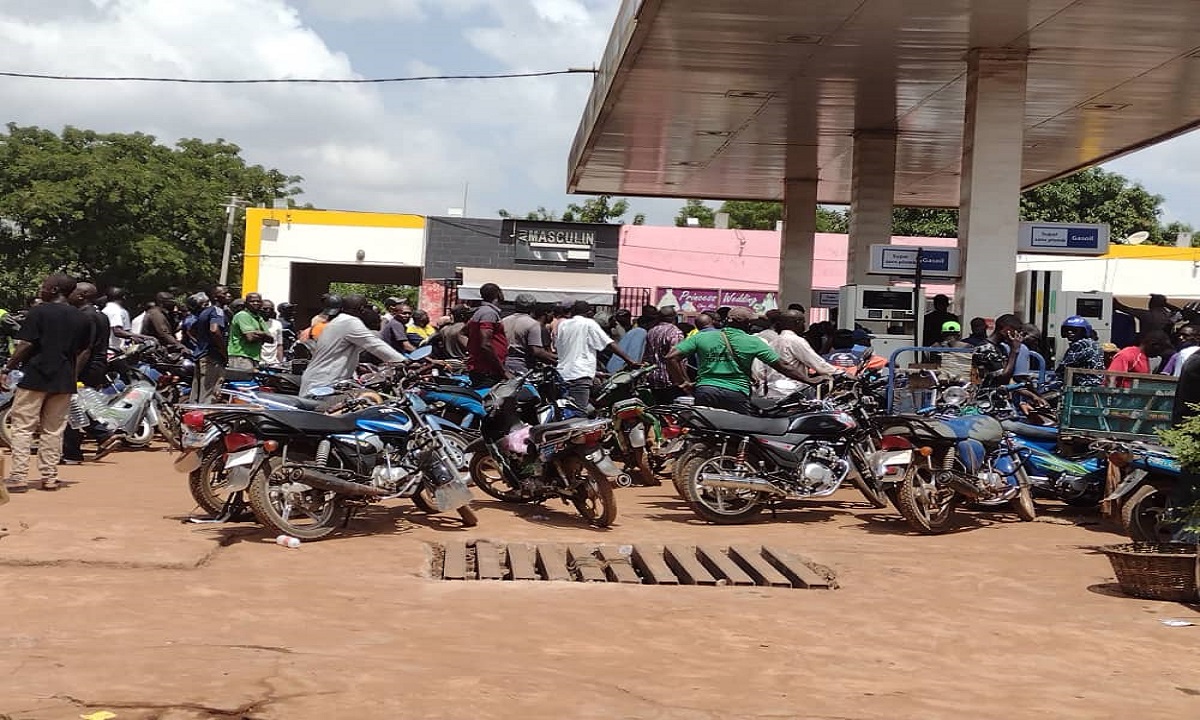 Quand des services s’adaptent à la pénurie de carburant à Bamako