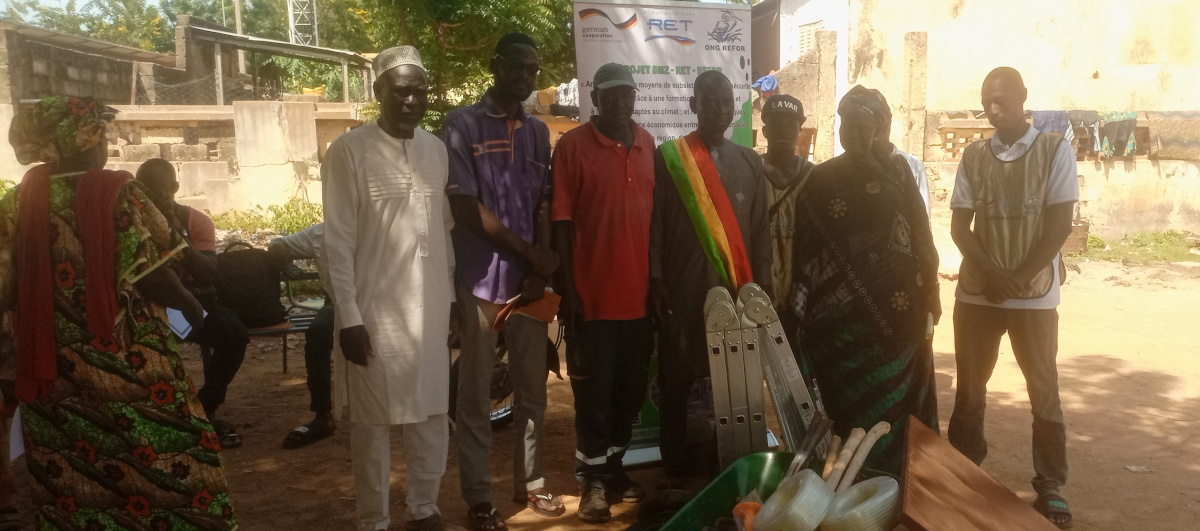 Macina : remise de matériel aux artisans