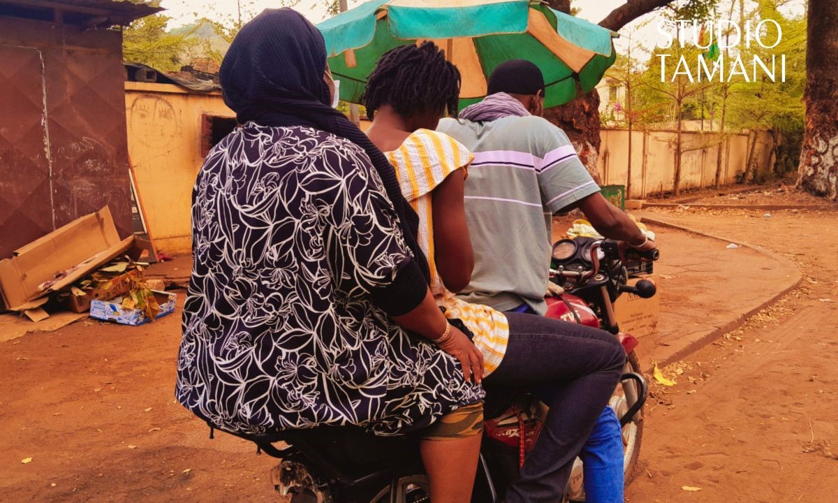 À Bamako, les trajets en moto-taxi coûtent de plus en plus cher