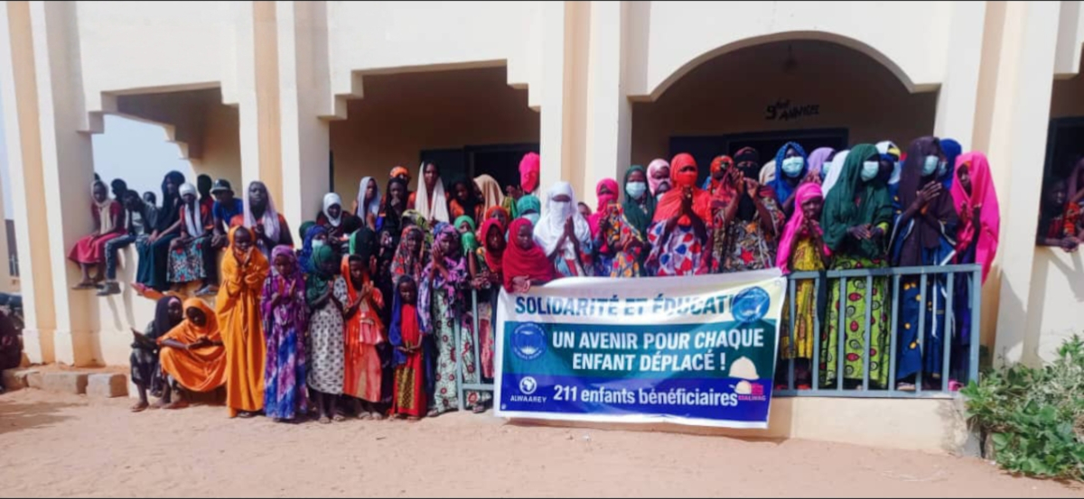 Don de kits scolaires aux élèves déplacés de Bagoundié