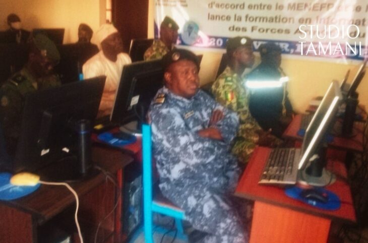 Des éléments des forces armées initiés à l'informatique à Koutiala