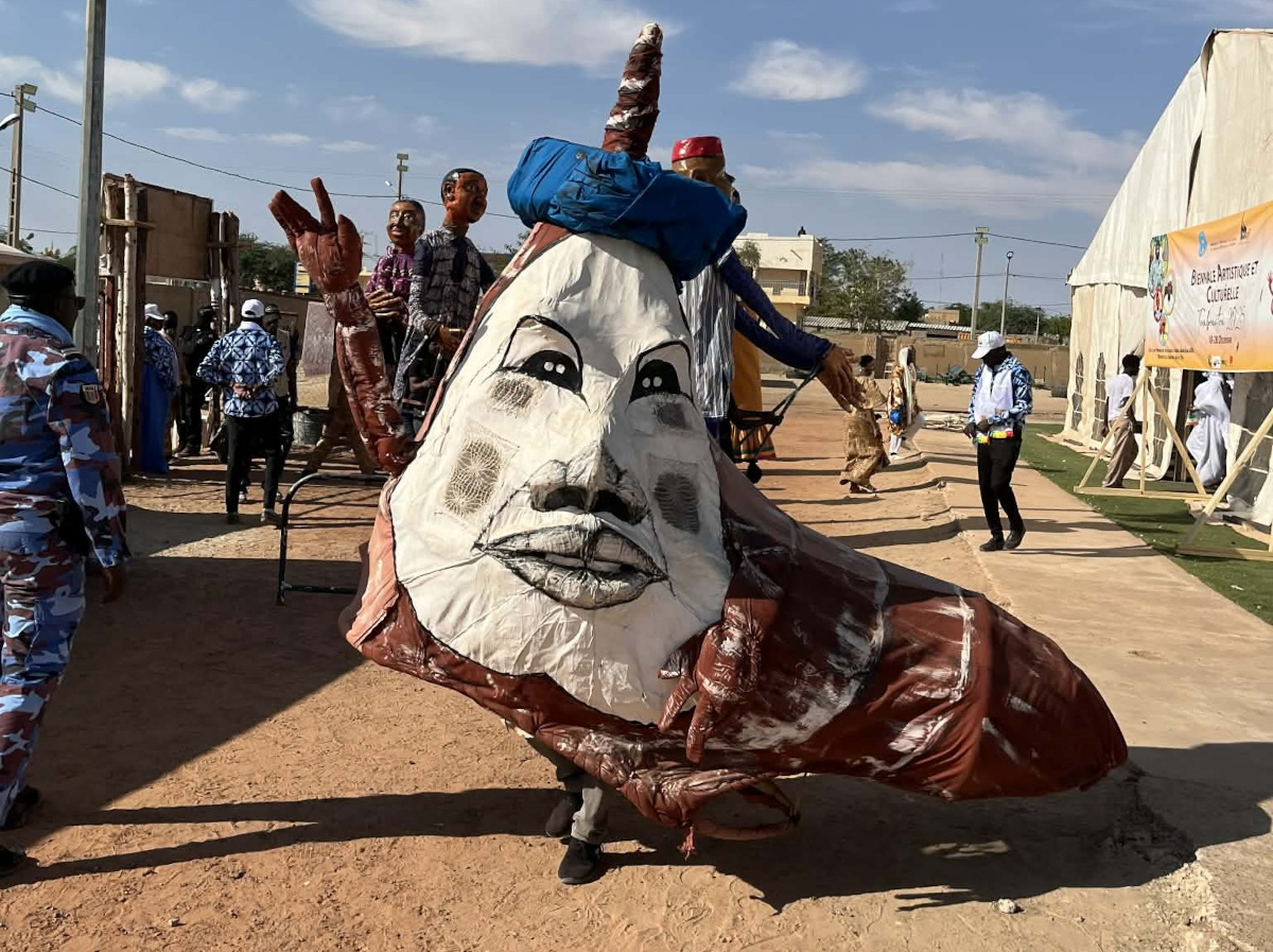 Biennale 2025 : la gouvernance et la citoyenneté au cœur des créations artistiques