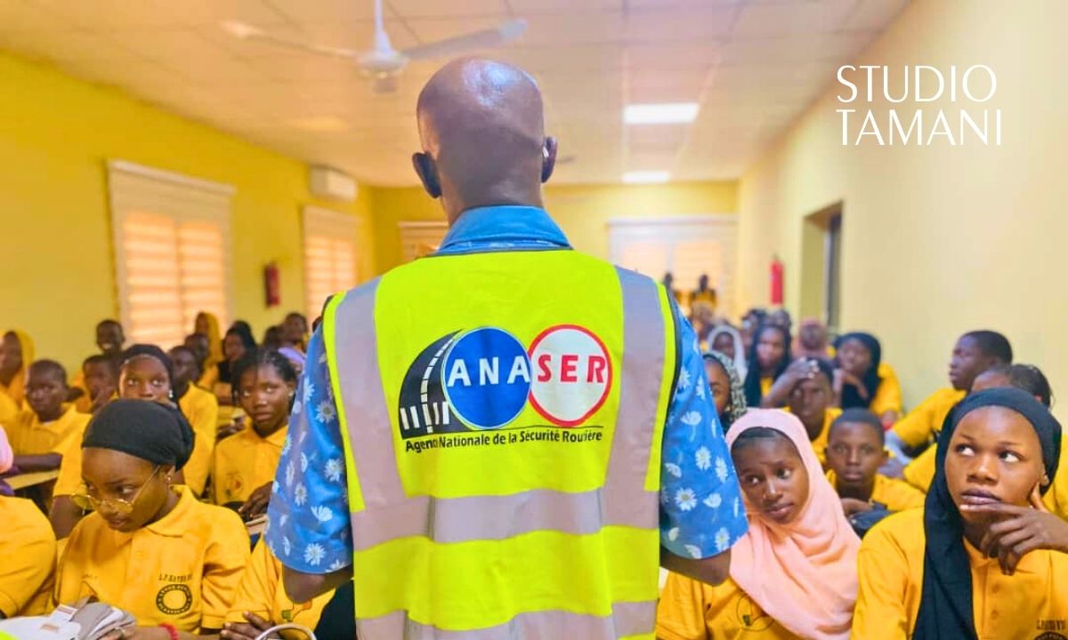 Remise des panneaux de signalisation au lycée public de Kayes N&rsquo;DI