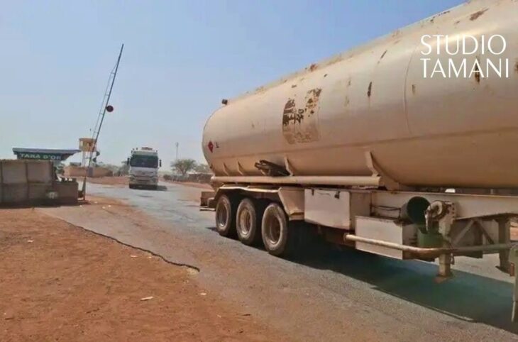 Arrivée d'un convoi de citernes à Koutiala