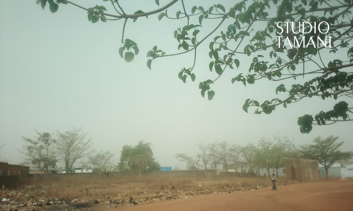 La visibilité réduite par la poussière à Koutiala