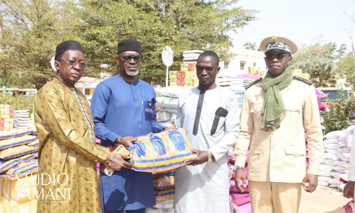 Koulikoro : des kits alimentaires remis aux veuves de militaires