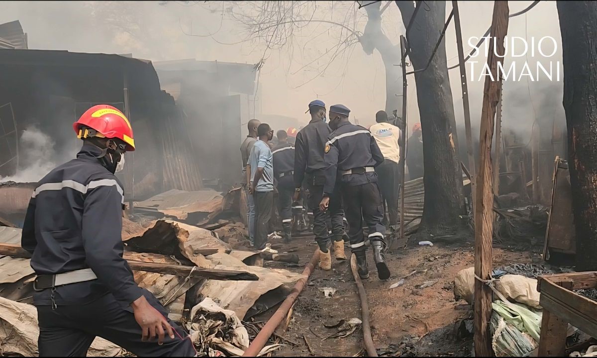 Marché de Médine : des dizaines de kiosques consumés par le feu