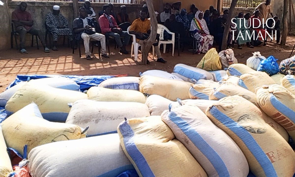 Kadiolo : des vivres et des vêtements distribués aux déplacés internes