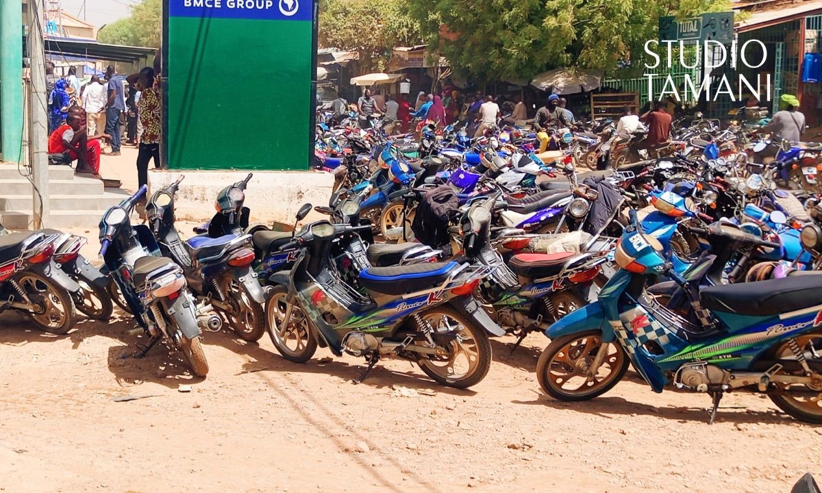 Kayes : forte affluence dans les banques à l’approche de la fête