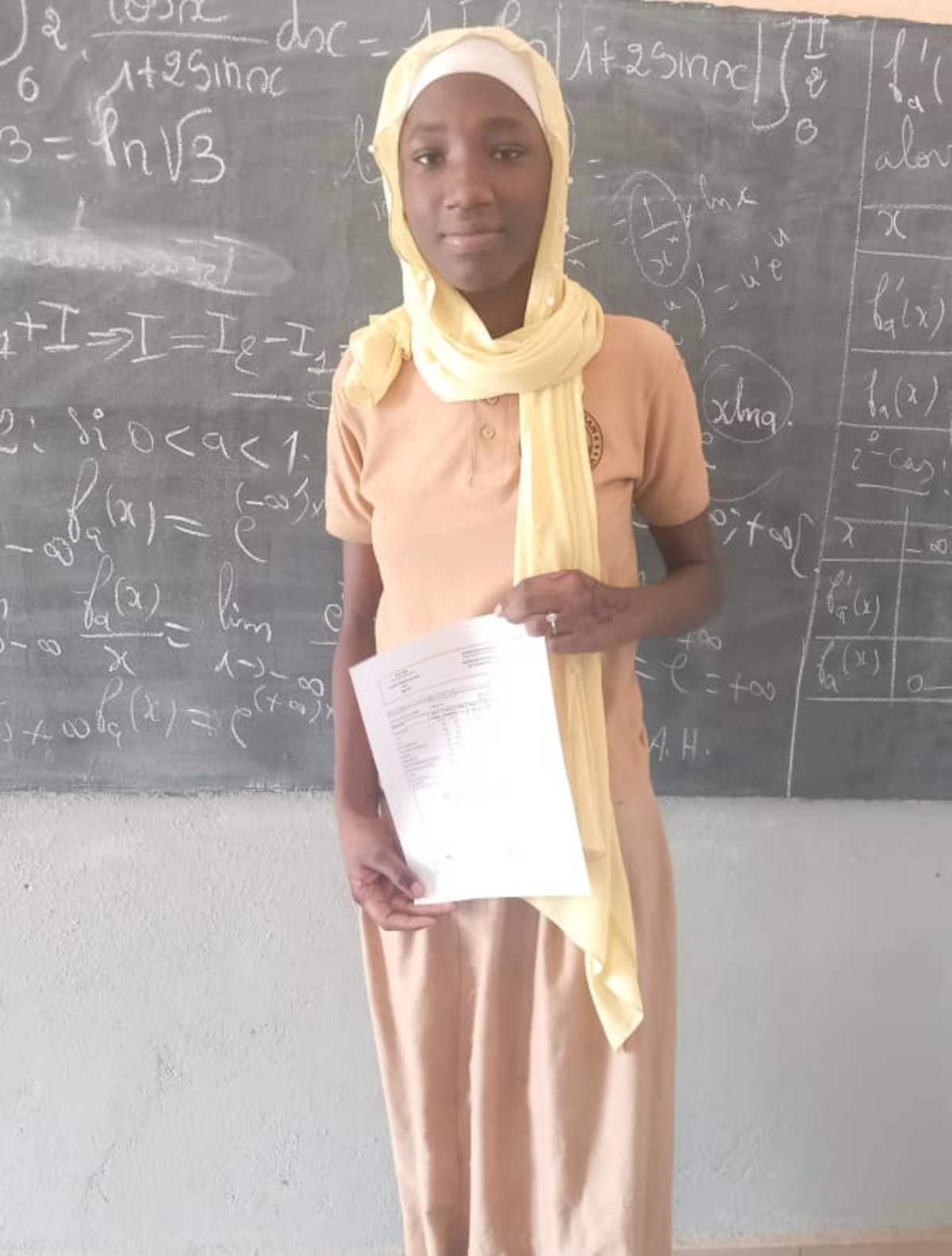 San : une élève récompensée pour ses excellents résultats scolaires