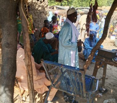 Des déplacés internes d'Anakarouwa (cercle de Koro) en réunion pour préparer leur retour