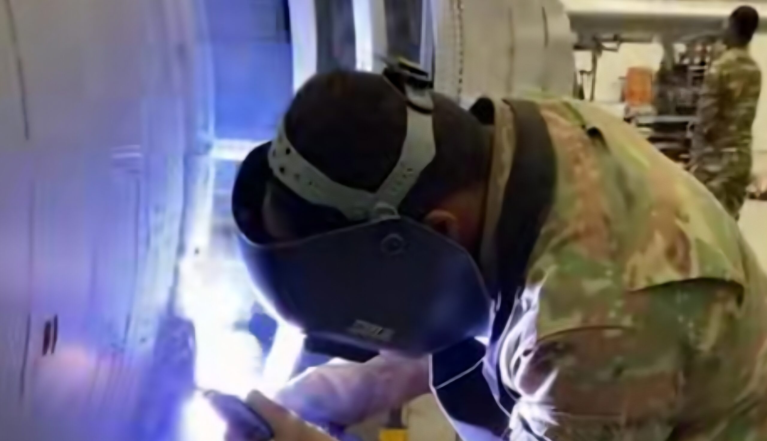 Non, cette vidéo ne montre pas un atelier de fabrication d’avions de chasse au Mali