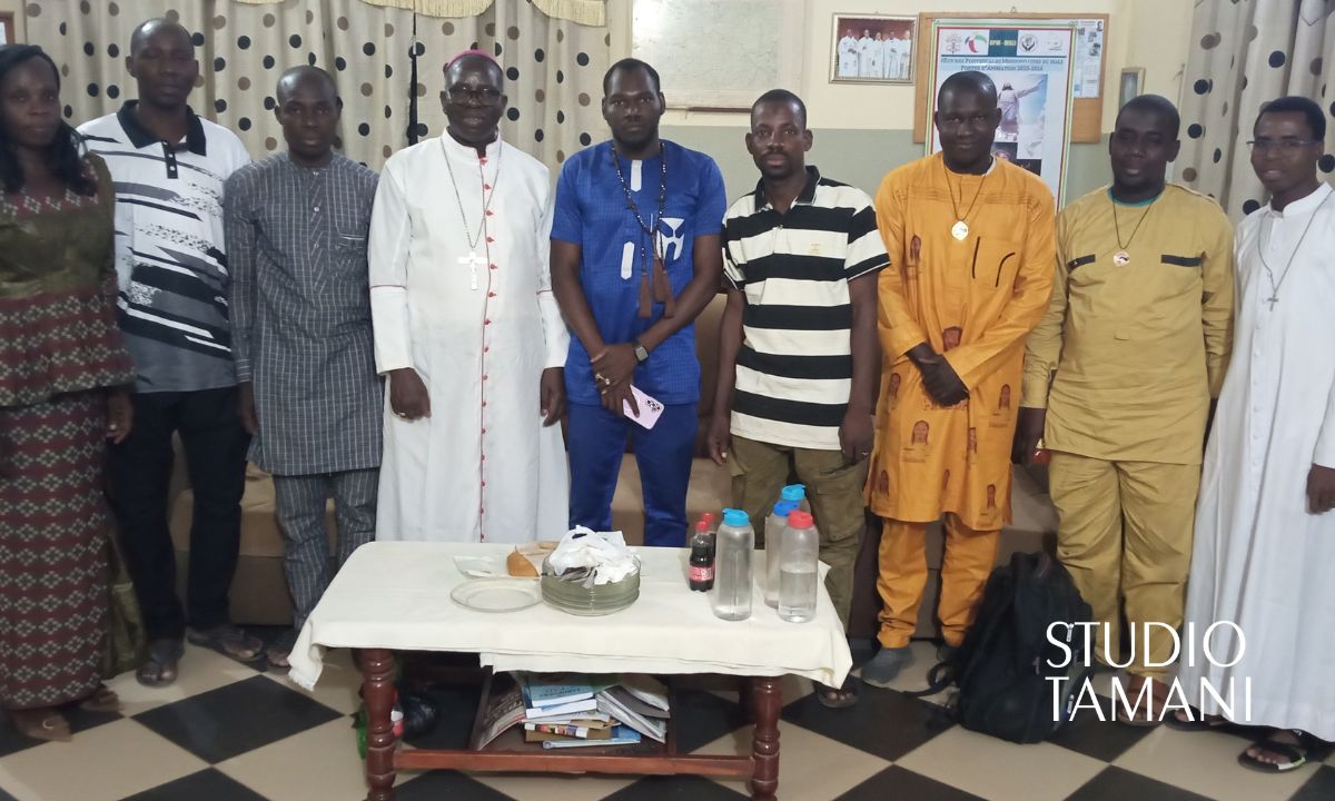 Visite des jeunes musulmans à l’évêque de San