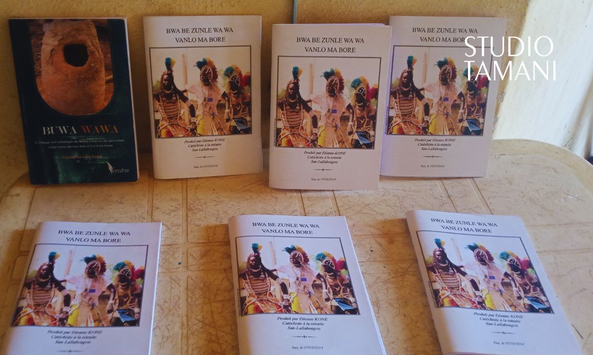 Dédicace de 2 livres de proverbes Buwa à San 