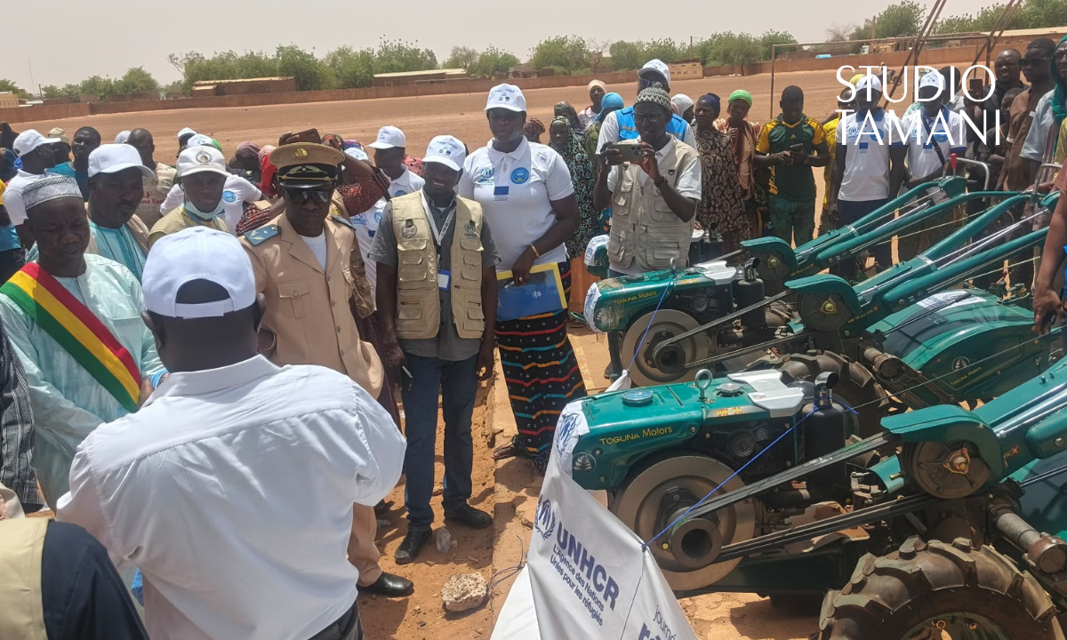 Koro : des équipements agricoles remis aux réfugiés pour soutenir leur autonomie