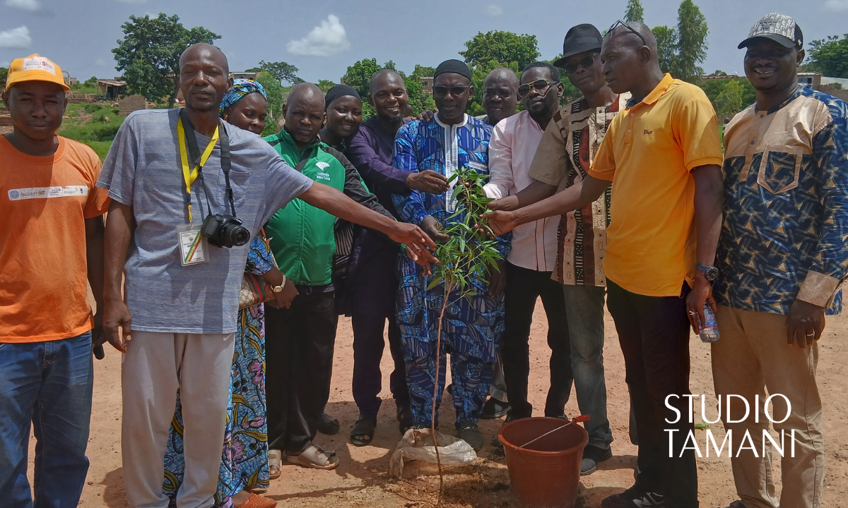 Koulikoro : l’Association Salon des Médias du Mali plante 100 arbres