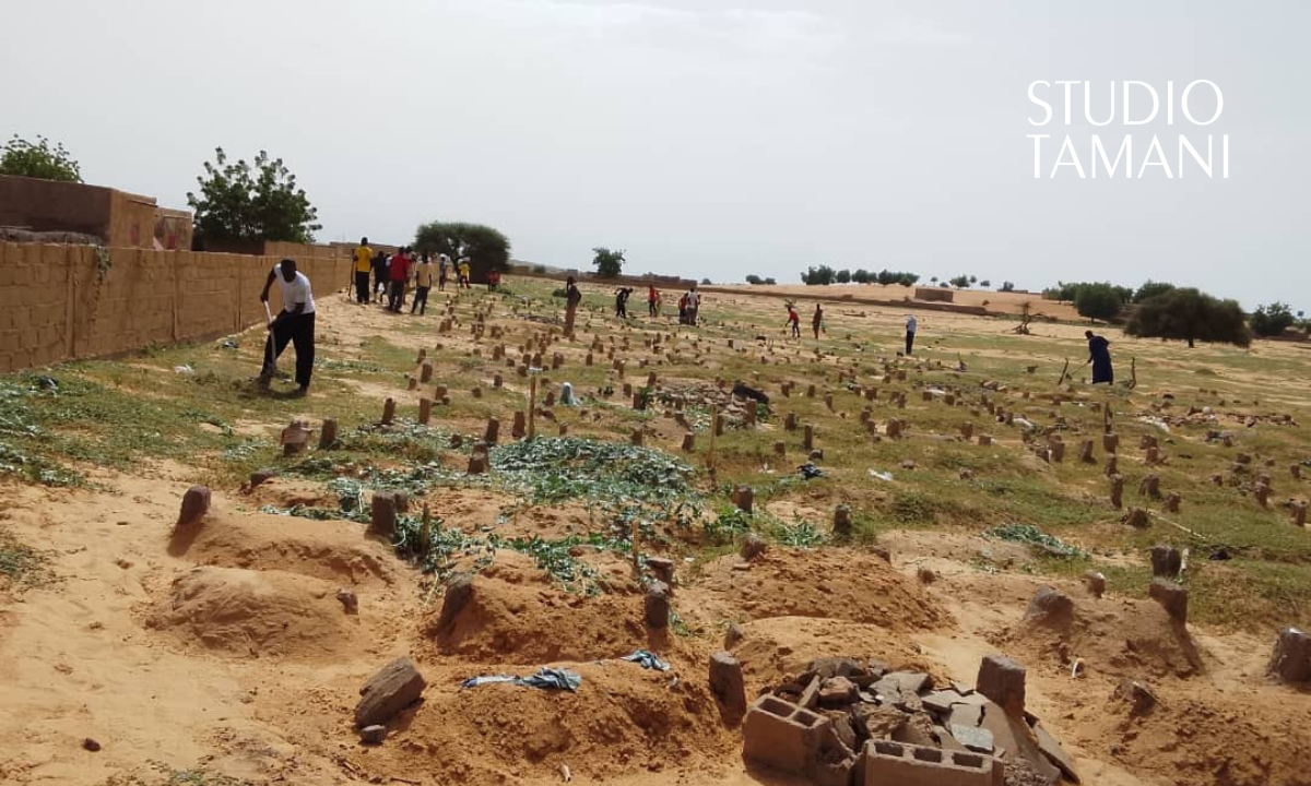 Ansongo : les jeunes de Bazi Haoussa réhabilitent les cimetières du village