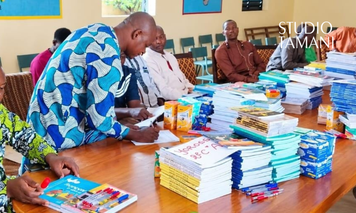 Remise de fournitures scolaires à neuf écoles de Yorosso
