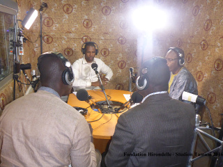 Le Grand Dialogue du 08 Janvier 2016 : forum de la presse : 1 « Réconciliation, Insécurité à Tombouctou, Barkhane », 2 « Prolifération de chaînes de télévisions privées » 3 « Immigration et Expulsion »