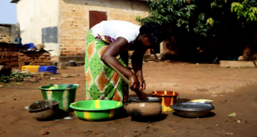 8 mars : les aide-ménagères occupées par leurs tâches quotidiennes