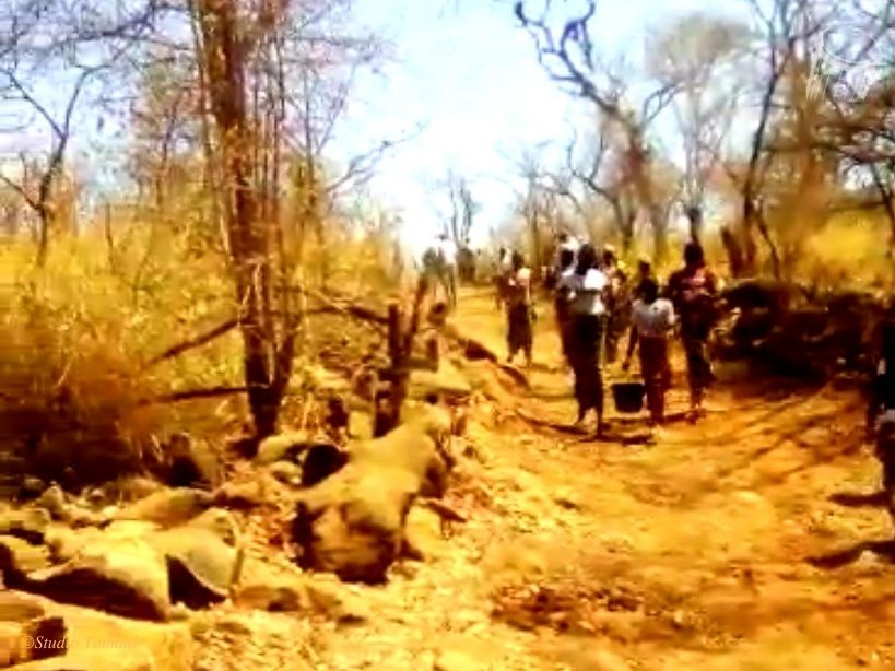 Bafoulabé : des jeunes de Tématossou à pied d’œuvre pour réparer le tronçon Sékhoto-Khontéla