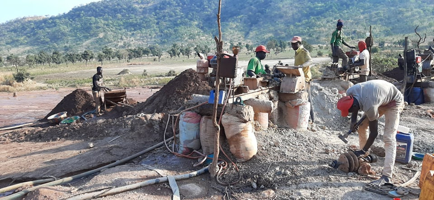 Sites d’orpaillage de Djidjan : “Nous sommes ici par manque d’emploi”, dixit des jeunes