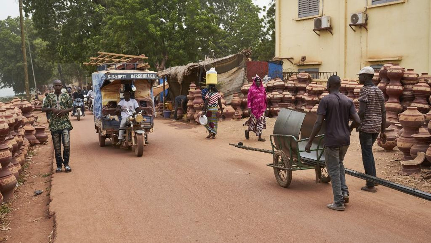 Mopti : des jeunes reconvertis en conducteurs de Tricycles à cause de l’insécurité