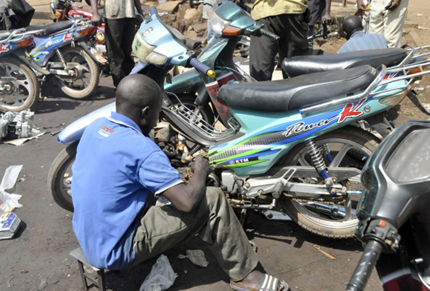 Sikasso : des jeunes abandonnent leurs études au profit de la mécanique