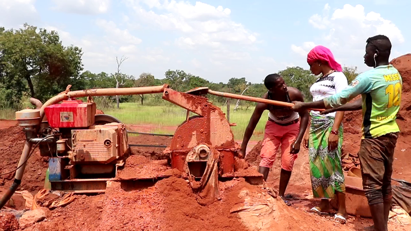 FEMMES ET PRATIQUE DE L&rsquo;ORPAILLAGE