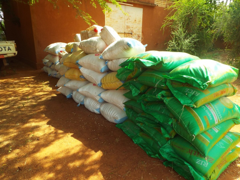 Ansongo : don de vivres aux déplacés de Bourra