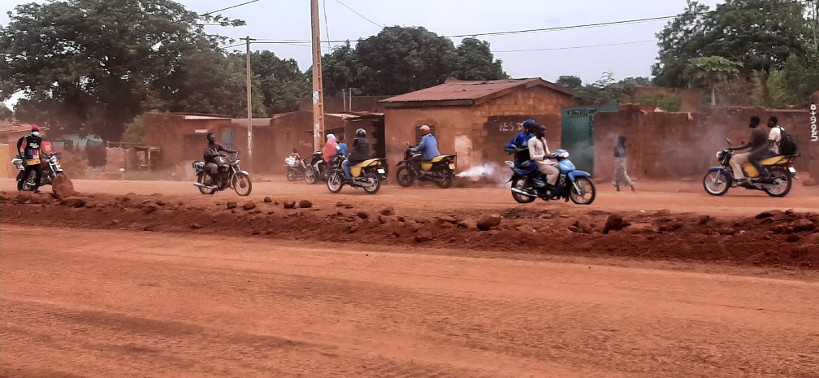 Sikasso : des jeunes reconvertis en conducteurs de tricycles en raison du chômage