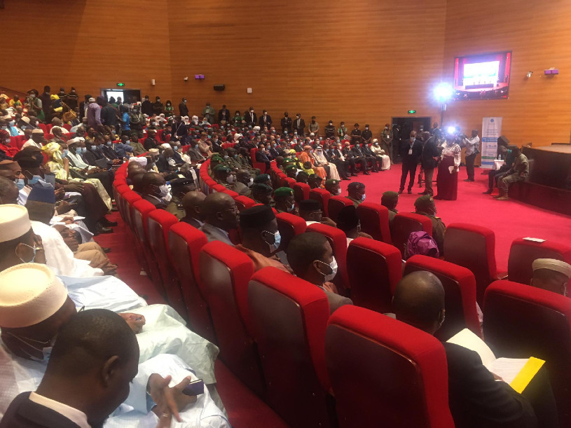 Concertations nationales : Première journée sur fond de tensions