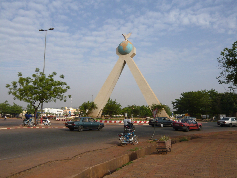 Publication de la charte finale de la transition: les Maliens attendent la levée des sanctions
