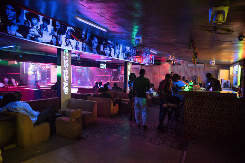 Boites de nuit et bars à Bamako : les activités nocturnes reprennent malgré la covid-19