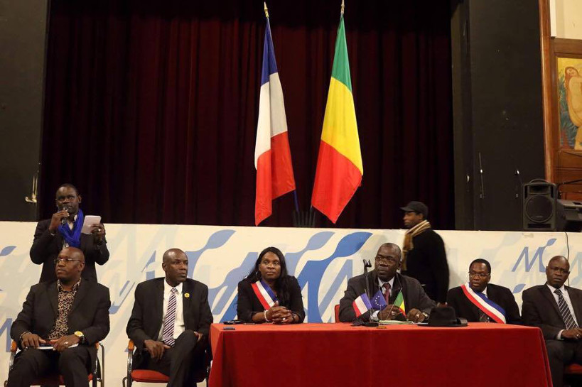 Grogne des Maliens devant le Consulat du Mali à Paris