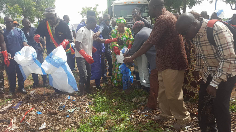 La loi contre l’utilisation des sachets plastiques peine à être appliquée Mali