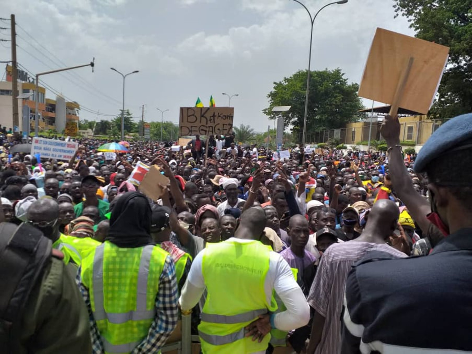 Manifestation à Bamako : des Maliens demandent « la démission du président IBK »