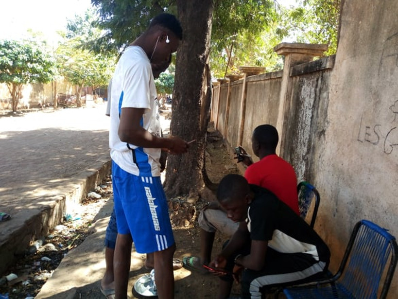 Le téléphone portable, un outil indispensable dans le quotidien des jeunes maliens