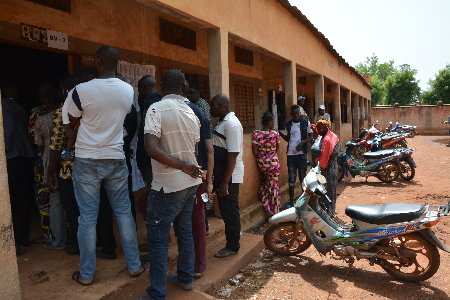 Violences le jour du scrutin : « 644 électeurs n’ont pas voté », selon le gouvernement, l’URD dénonce « 641 bureaux de vote fermés »