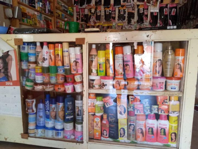 Sanctions CEDEAO : des jeunes femmes dénoncent la rupture de stock des produits cosmétiques