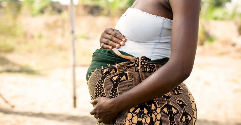 Bamako : la dure réalité des jeunes filles mères