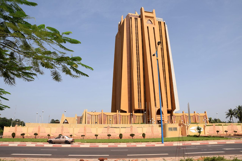 Sanctions de la CEDEAO : la fermeture des guichets BCEAO plombe les opérations bancaires au Mali