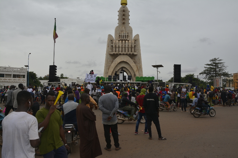 Place de l’Indépendance : les manifestants dispersés, la jeunesse du M5 dit « se réorganiser »