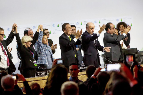COP 21 : L'accord de paris adopté par les 195 pays