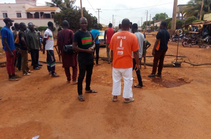 Colère des jeunes de Kati face à la dégradation des routes
