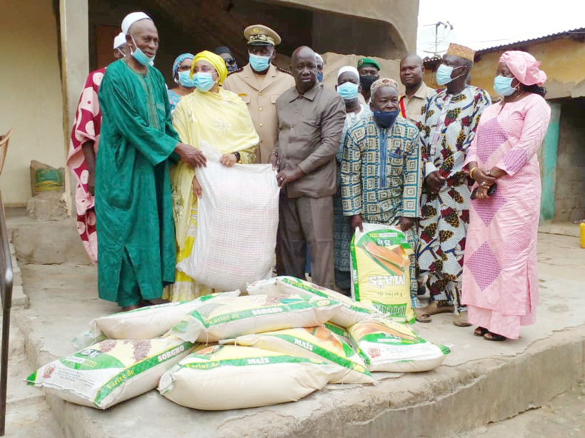 Kayes : don de vivres aux « plus démunis » pour le mois de la solidarité