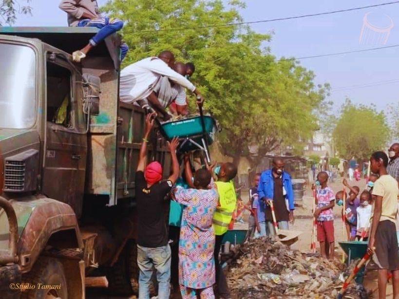Assainissement de la mare d’Aljanabandia par des jeunes de Gao