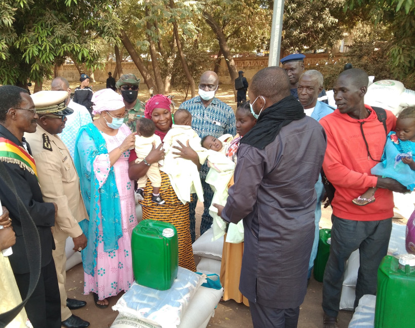 Koutiala : des familles démunies bénéficient de soutiens alimentaires