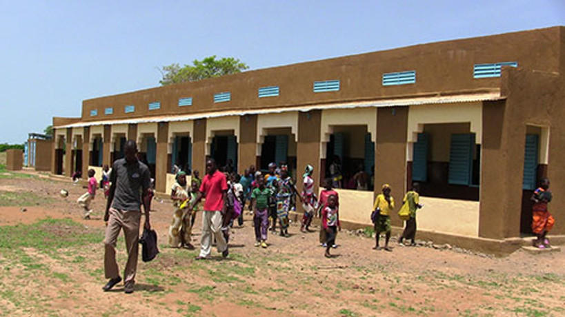 Mali: des élèves « exposés à des nids de moustiques » dans certaines écoles